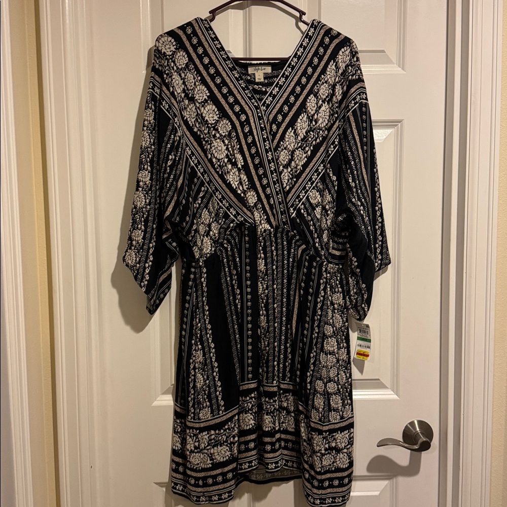 Style & Co. Black and Cream Floral V-Neck Top